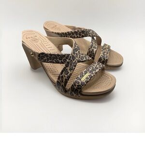 CROCS Cyprus Cypress Women’s 9 Beige Leopard Slides High Heels Sandals EUC